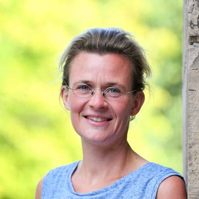 Dr Mirjam Brady-Van den Bos